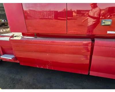 Volvo VNL Right Fairing