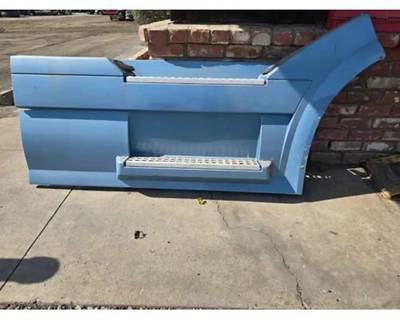 Volvo VNL Right Fairing