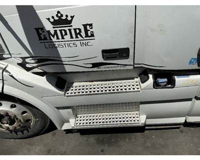 Volvo VNL Left Fairing