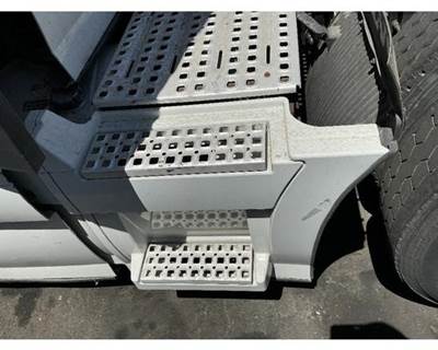 Volvo VNL Left Fairing