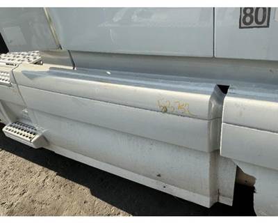 Volvo VNL Right Fairing