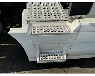 Volvo VNL Right Fairing