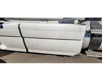 Volvo VNL670 Left Fairing