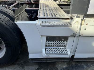 Volvo VNL780 Right Fairing