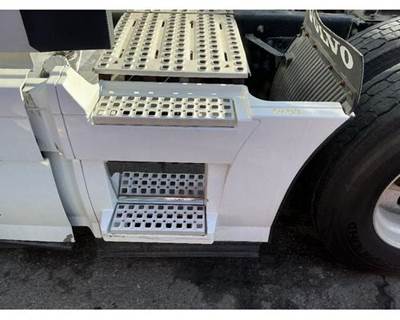 Volvo VNL780 Left Fairing