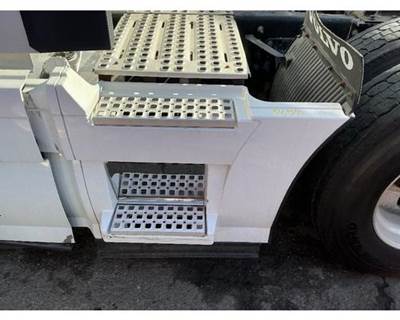 Volvo VNL780 Left Fairing