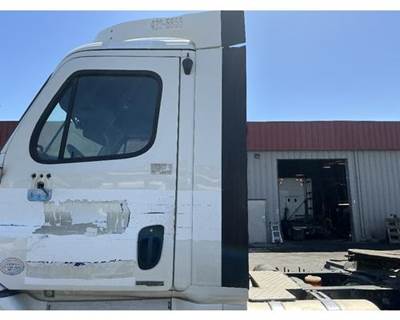 Freightliner Cascadia 113 Sleeper Fairing for a Freightliner CASCADIA