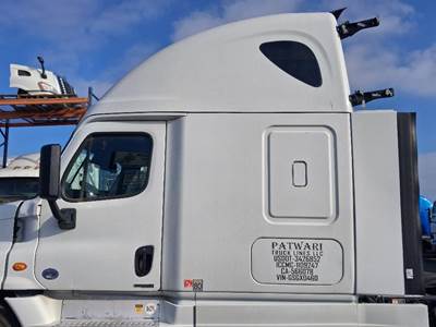Freightliner Cascadia 125 Sleeper Fairing for a Freightliner CASCADIA