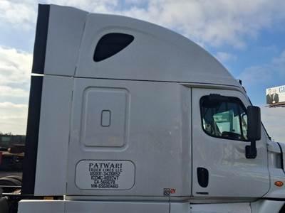 Freightliner Cascadia 125 Sleeper Fairing for a Freightliner CASCADIA