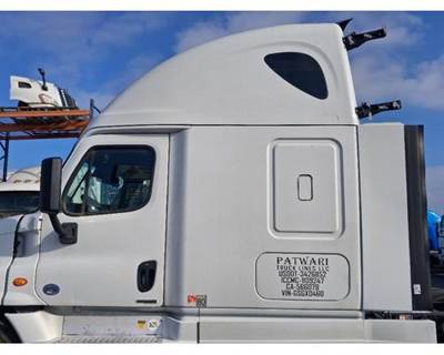 Freightliner Cascadia 125 Sleeper Fairing for a Freightliner CASCADIA