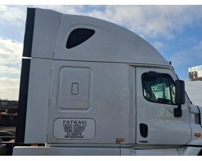 Freightliner Cascadia 125 Sleeper Fairing for a Freightliner CASCADIA