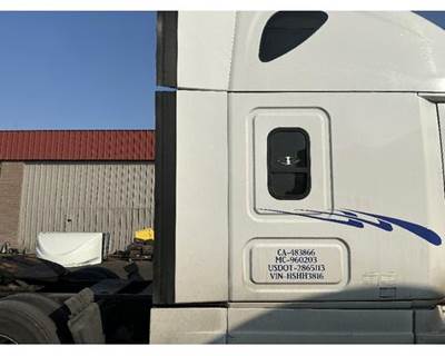 Freightliner Cascadia 125 Sleeper Fairing for a Freightliner CASCADIA