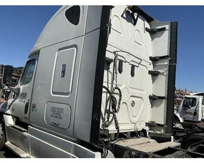 Freightliner Cascadia 125 Sleeper Fairing for a Freightliner CASCADIA