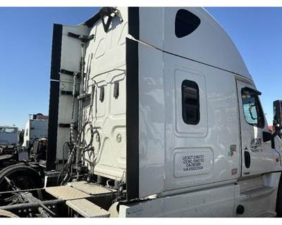 Freightliner Cascadia 125 Sleeper Fairing for a Freightliner CASCADIA