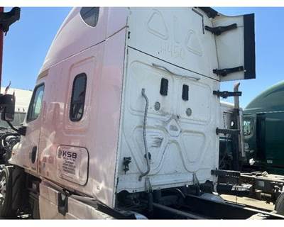 Freightliner Cascadia 125 Sleeper Fairing for a Freightliner CASCADIA