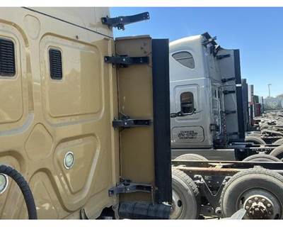 Freightliner Cascadia 125 Sleeper Fairing for a Freightliner CASCADIA