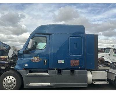 Freightliner Cascadia 126 Sleeper Fairing for a Freightliner CASCADIA