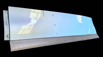 International LT625 Right Sleeper Fairing