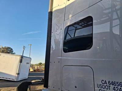 International LT625 Sleeper Fairing