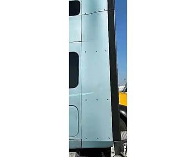 International LT625 Left Sleeper Fairing