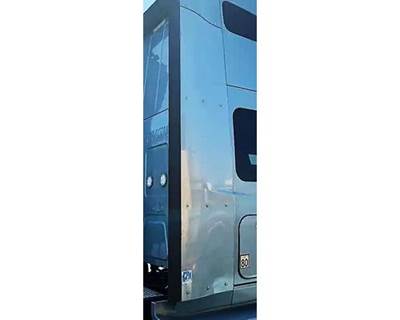 International LT625 Right Sleeper Fairing