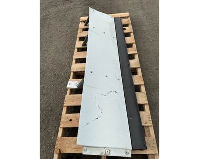 International LT625 Sleeper Fairing