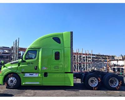 Freightliner Cascadia 126 Sleeper Semi Truck