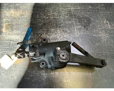 TRW/ROSS TAS55016A Steering Gear / Rack for a Freightliner MT55 Chassis