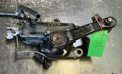 TRW/ROSS THP60010 Steering Gear / Rack for a Freightliner Cascadia 113