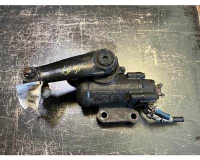 TRW/ROSS THP60010 Steering Gear / Rack for a Freightliner Cascadia 125