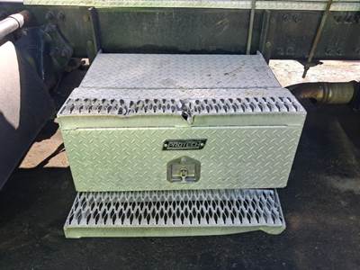 Freightliner Cascadia Tool Box
