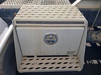 International 9200i Tool Box
