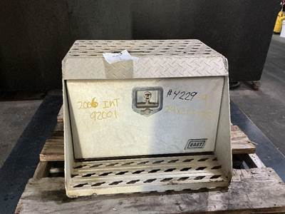 International 9200i Right Tool Box