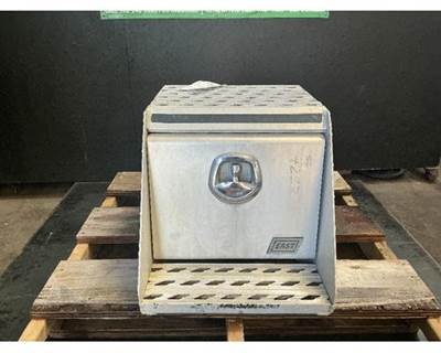 International 9200i Tool Box