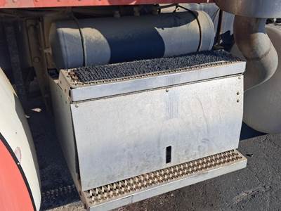 Peterbilt 386 Right Tool Box