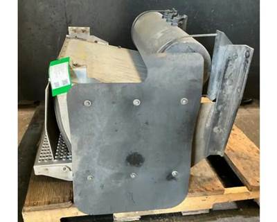 2008 Peterbilt 387 Passenger Side Tool Box, 29"L x 20"W x 12"H. Includes Air