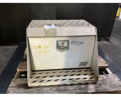 Passenger Side Aluminum Frame Mounted Tool Box From 2006 International 9200I