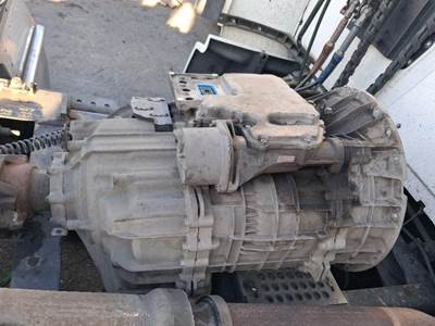 Eaton-Fuller Transmission for a International LT625