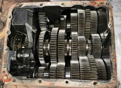 Eaton-Fuller FRO16210B Transmission for a Freightliner Cascadia 125