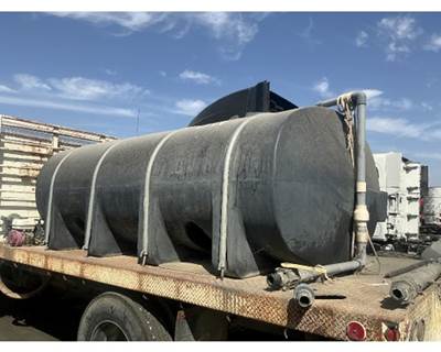 Used 1993 Ford F-700 2000 Gallon Water Tank Body