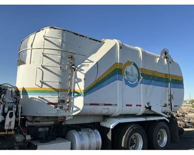 2009 Peterbilt 320 Garbage Truck Right Pick-up Box