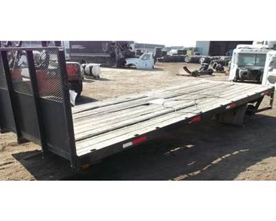  Flatbed w/ Liftgate