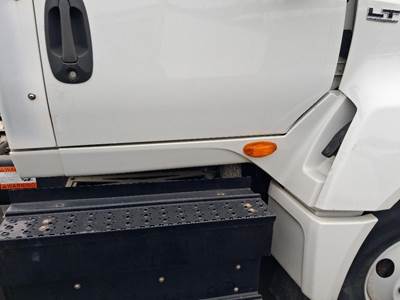 International LT625 Truck Skirt