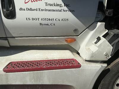 International LT625 Truck Skirt