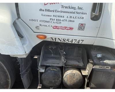 International LT625 Truck Skirt