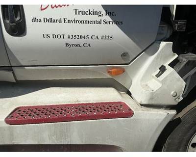 International LT625 Truck Skirt