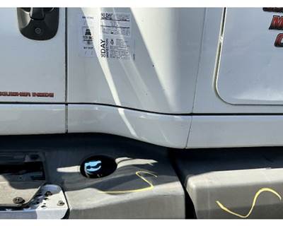International LT625 Truck Skirt