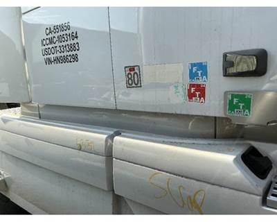 Volvo VNL Right Truck Skirt