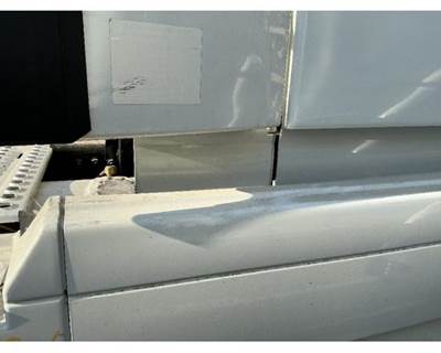 Volvo VNL Right Truck Skirt