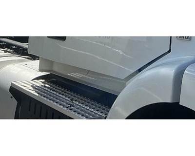 Volvo VNM Truck Skirt